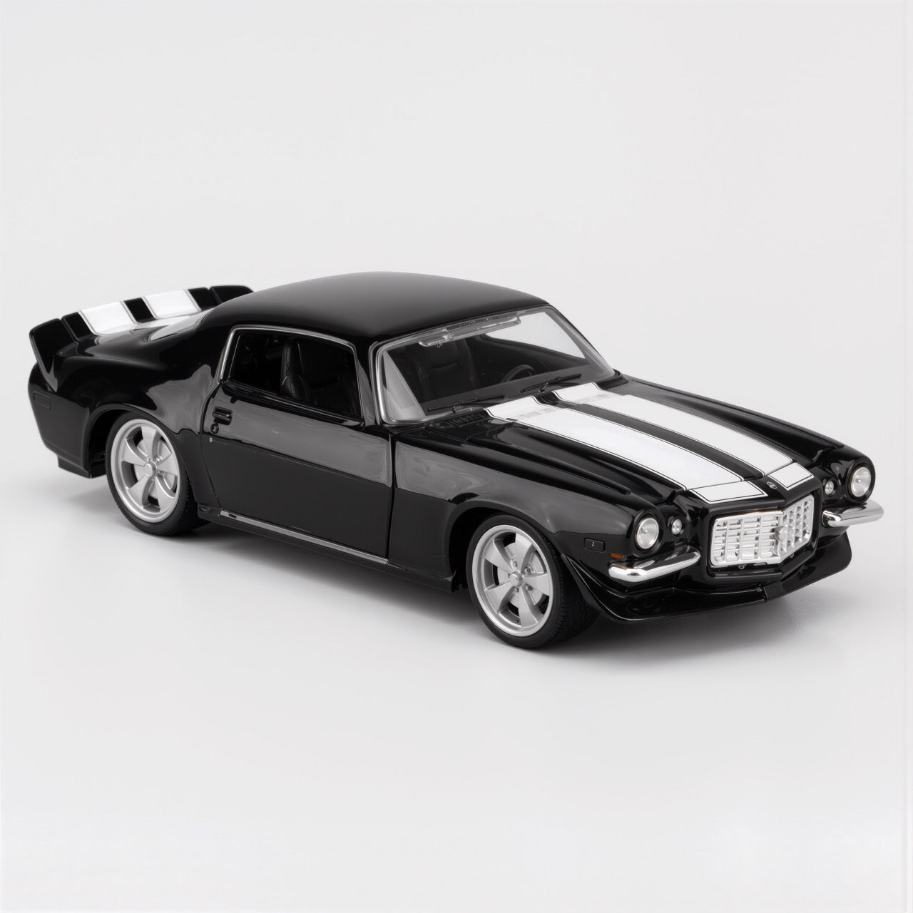 Camaro Z/28 Black White Stripe Scale Model 1:64