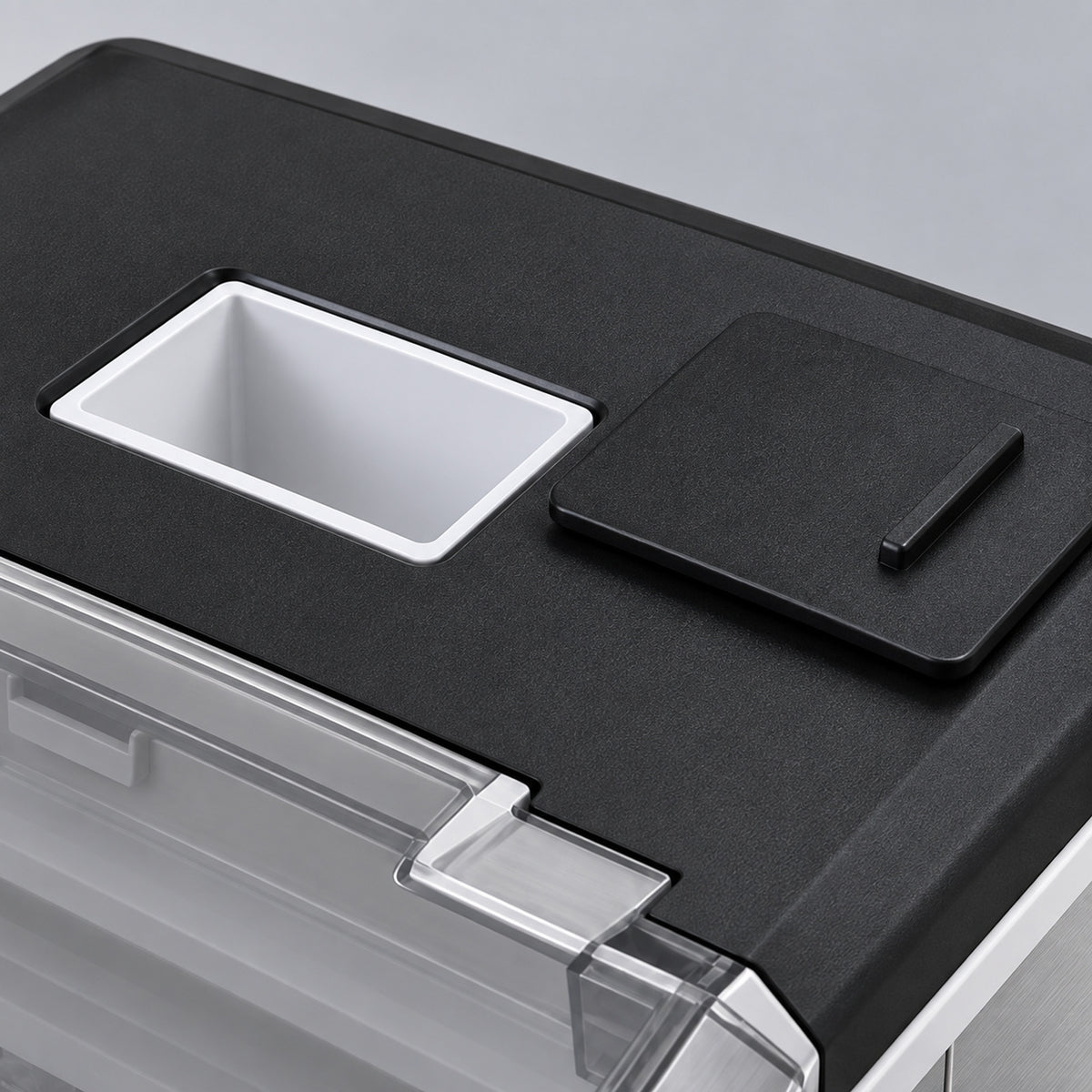 Ashton IceCubemaker — top-fill detail