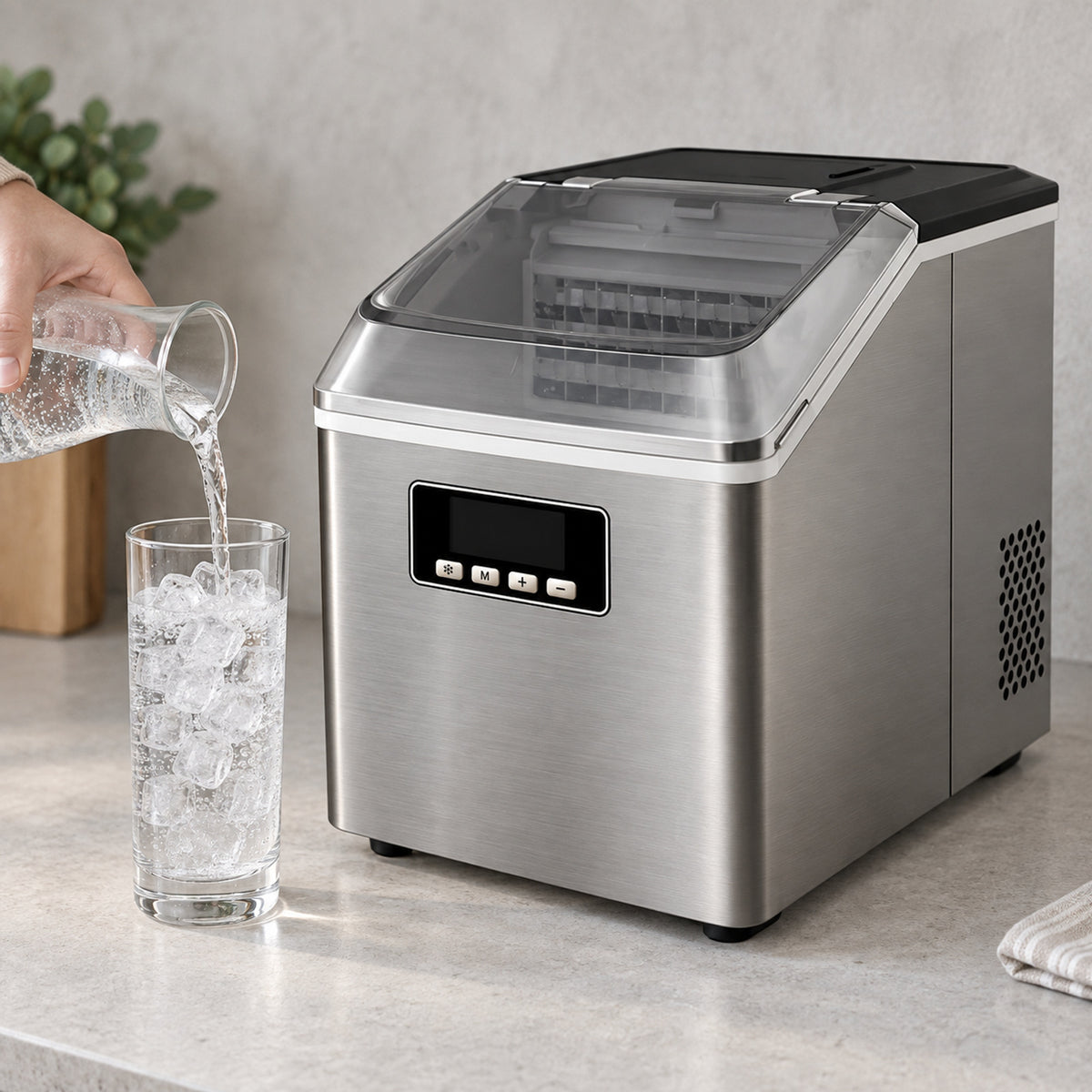 Ashton IceCubemaker — ready to serve