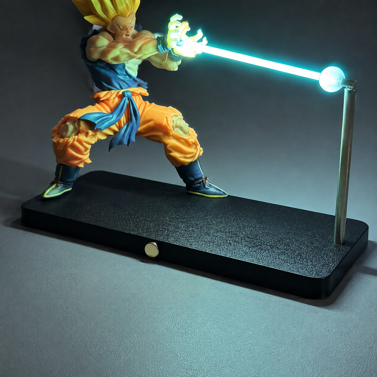 Super Saiyan Goku Blue Energy Lamp base detail view.