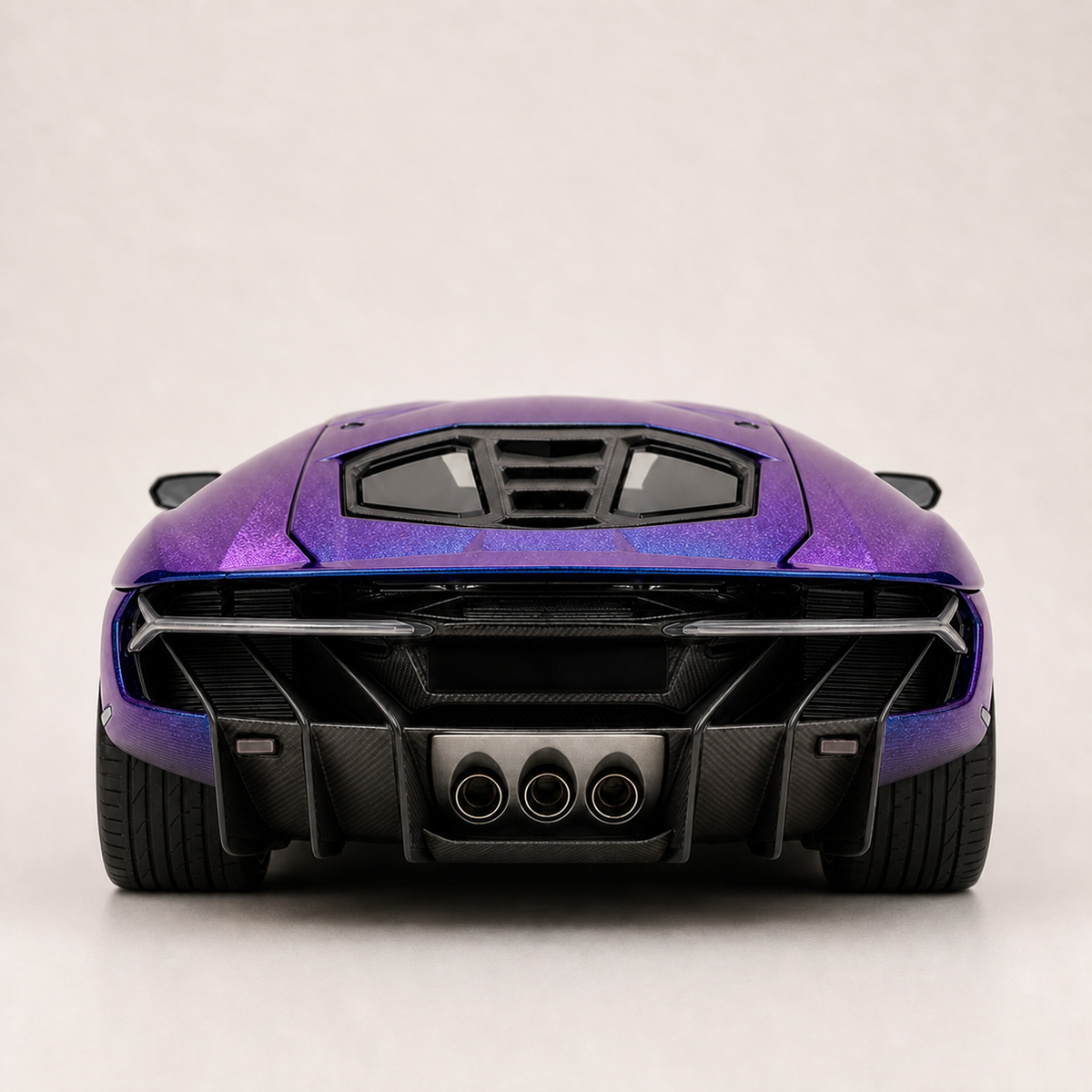 LP770 Scale Model 1:18 - Purple